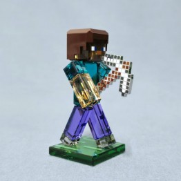 Swarovski Minecraft Steve kristallen figuur met houweel en blauwe outfit