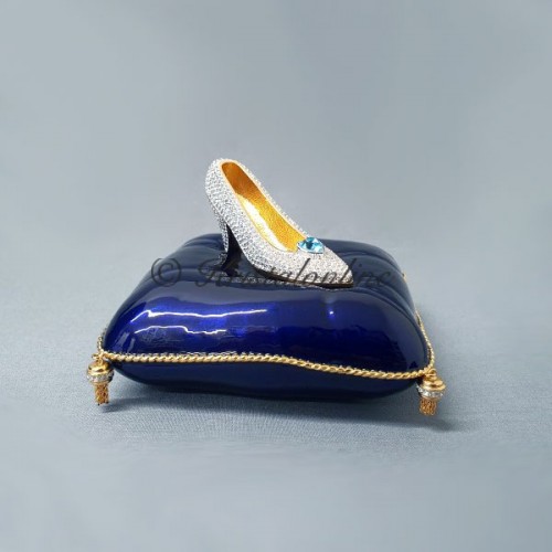 Assepoester schoen groot, L.E.
